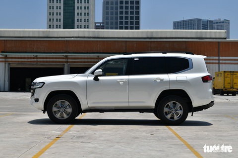 Land Cruiser 300 dừng đặt cọc tại Việt Nam, dân buôn hét giá xe cũ chênh gần 2 tỉ đồng - Ảnh 10. Land Cruiser 300 dừng đặt cọc tại Việt Nam, dân buôn hét giá xe cũ chênh gần 2 tỉ đồng - Ảnh 10.
