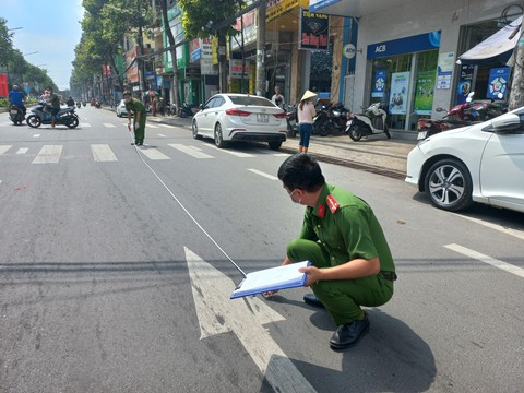 Một thanh niên bị bắn chết giữa trung tâm thành phố Biên Hòa - Ảnh 1. Một thanh niên bị bắn chết giữa trung tâm thành phố Biên Hòa - Ảnh 1.