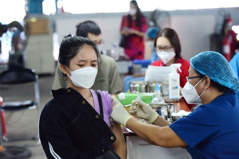 Tăng tiêm chủng không phải vì thừa vắc xin COVID-19 - Ảnh 3. Tăng tiêm chủng không phải vì thừa vắc xin COVID-19 - Ảnh 3.