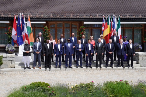 G7 cam kết sát cánh lâu dài cùng Ukraine, tăng cường trừng phạt Nga - Ảnh 1. G7 cam kết sát cánh lâu dài cùng Ukraine, tăng cường trừng phạt Nga - Ảnh 1.