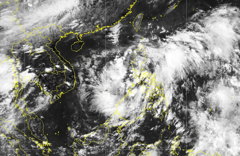 Vùng áp thấp ở Philippines có khả năng mạnh lên thành áp thấp nhiệt đới/bão trên Biển Đông - Ảnh 1. Vùng áp thấp ở Philippines có khả năng mạnh lên thành áp thấp nhiệt đới/bão trên Biển Đông - Ảnh 1.