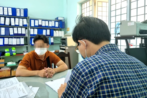 ‘Bán khống giấy nghỉ việc để hưởng lợi bảo hiểm xã hội đang xảy ra ở nhiều nơi’ - Ảnh 1. ‘Bán khống giấy nghỉ việc để hưởng lợi bảo hiểm xã hội đang xảy ra ở nhiều nơi’ - Ảnh 1.