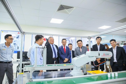 HUTECH khánh thành phòng thí nghiệm AI do Mitsubishi Electric Việt Nam tài trợ - Ảnh 4. HUTECH khánh thành phòng thí nghiệm AI do Mitsubishi Electric Việt Nam tài trợ - Ảnh 4.