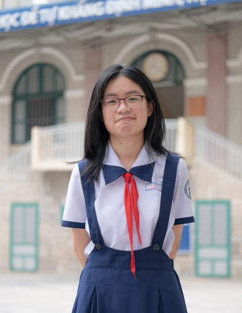 Nữ thủ khoa kỳ thi lớp 10 TP.HCM: Coi kết quả mình cũng bất ngờ lắm - Ảnh 1. Nữ thủ khoa kỳ thi lớp 10 TP.HCM: Coi kết quả mình cũng bất ngờ lắm - Ảnh 1.