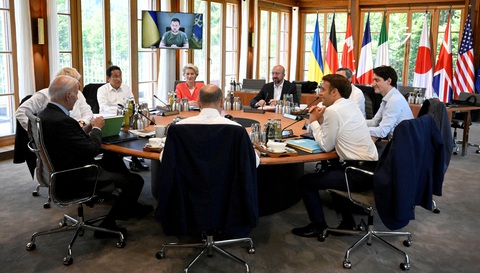 Ông Zelensky mong muốn chiến sự Ukraine kết thúc cuối năm nay - Ảnh 1. Ông Zelensky mong muốn chiến sự Ukraine kết thúc cuối năm nay - Ảnh 1.