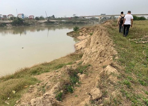 4 người lãnh án tù vì tự ý bắt cát tặc - Ảnh 2. 4 người lãnh án tù vì tự ý bắt cát tặc - Ảnh 2.