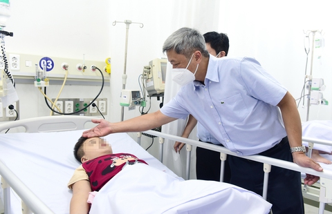 Sốt xuất huyết tăng nóng, bệnh viện lo không kham nổi - Ảnh 1. Sốt xuất huyết tăng nóng, bệnh viện lo không kham nổi - Ảnh 1.