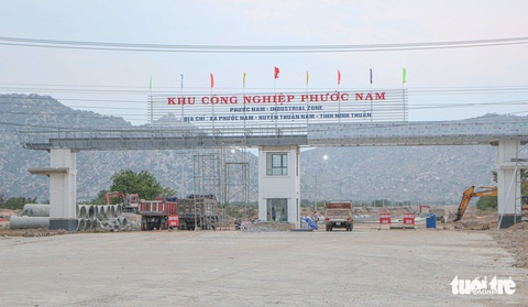 Khai thác trái phép khoảng 5.000m3 đất trong khu công nghiệp - Ảnh 1. Khai thác trái phép khoảng 5.000m3 đất trong khu công nghiệp - Ảnh 1.