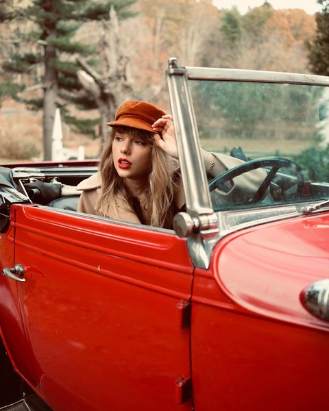Taylor Swift lái xe Nissan vì... không muốn bị chú ý - Ảnh 1. Taylor Swift lái xe Nissan vì... không muốn bị chú ý - Ảnh 1.