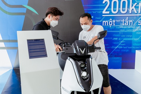 Xăng tăng, xe đội giá, người dùng tìm mua xe máy điện - Ảnh 2. Xăng tăng, xe đội giá, người dùng tìm mua xe máy điện - Ảnh 2.