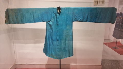 Đi ngắm áo vua quan triều Nguyễn - Ảnh 2. Đi ngắm áo vua quan triều Nguyễn - Ảnh 2.