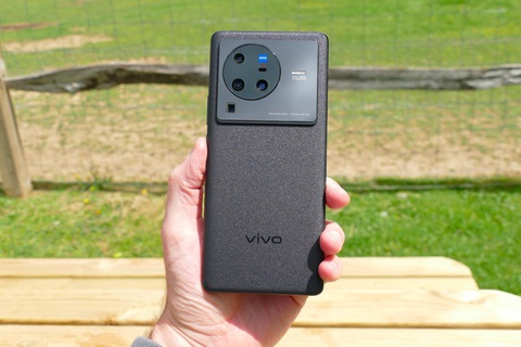 Xu hướng chinh phục màn đêm của các smartphone hiện nay - Ảnh 1. Xu hướng chinh phục màn đêm của các smartphone hiện nay - Ảnh 1.
