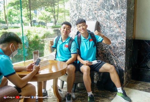 U19 Việt Nam đến Indonesia, bắt đầu tập luyện - Ảnh 1. U19 Việt Nam đến Indonesia, bắt đầu tập luyện - Ảnh 1.