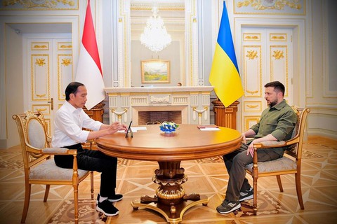 Tổng thống Indonesia muốn chuyển thông điệp từ ông Zelensky tới ông Putin - Ảnh 1. Tổng thống Indonesia muốn chuyển thông điệp từ ông Zelensky tới ông Putin - Ảnh 1.