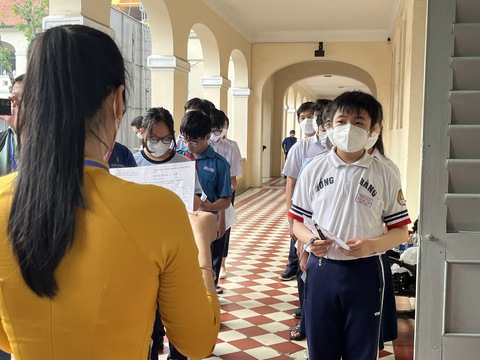 Giáo viên lý giải điểm thi lớp 10 thấp không thể tin nổi - Ảnh 1. Giáo viên lý giải điểm thi lớp 10 thấp không thể tin nổi - Ảnh 1.