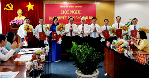 Bình Dương có 3 bí thư cấp huyện mới, điều động nhiều lãnh đạo sở, ngành - Ảnh 1. Bình Dương có 3 bí thư cấp huyện mới, điều động nhiều lãnh đạo sở, ngành - Ảnh 1.