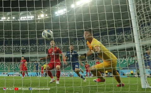 Văn Toản khó thi đấu tiếp, Danh Trung cần theo dõi thêm sau trận hòa U23 Thái Lan - Ảnh 1. Văn Toản khó thi đấu tiếp, Danh Trung cần theo dõi thêm sau trận hòa U23 Thái Lan - Ảnh 1.