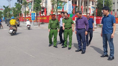 Vụ xe hơi đâm 3 người ở Bắc Giang: Cả nhà đi thăm con trai lớn ở Hà Nội về thì bị tông tử vong - Ảnh 1. Vụ xe hơi đâm 3 người ở Bắc Giang: Cả nhà đi thăm con trai lớn ở Hà Nội về thì bị tông tử vong - Ảnh 1.