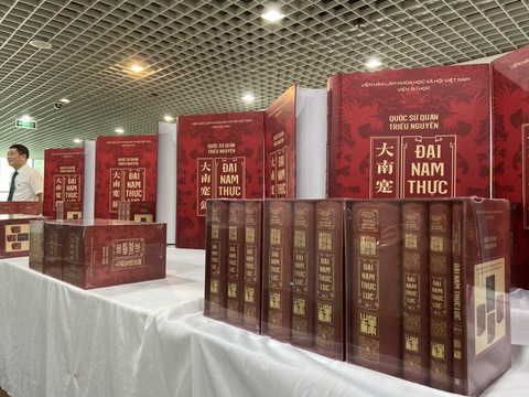 dai nam thuc luc 1(Read-Only) dai nam thuc luc 1(Read-Only)