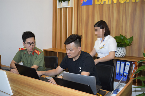 Khoe ‘đi tiên phong’, ‘truyền cảm hứng’ đầu tư tài chính để dụ vô đường dây đánh bạc nghìn tỉ - Ảnh 1. Khoe ‘đi tiên phong’, ‘truyền cảm hứng’ đầu tư tài chính để dụ vô đường dây đánh bạc nghìn tỉ - Ảnh 1.