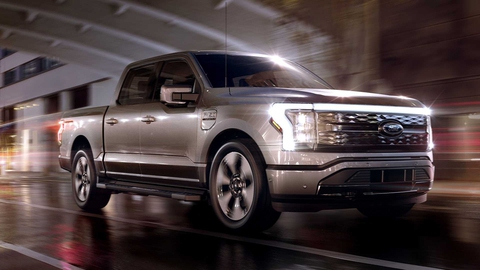 Ford khai tử Escape vào 2025, thay bằng xe điện đồng cỡ - Ảnh 2. Ford đang đẩy nhanh tốc độ phát triển và ra mắt xe điện khi nhận thấy sân chơi này đang thu về kết quả tốt cho hãng, thể hiện qua Mustang Mach-E hay F-150 Lightning tiên phong - Ảnh: Ford