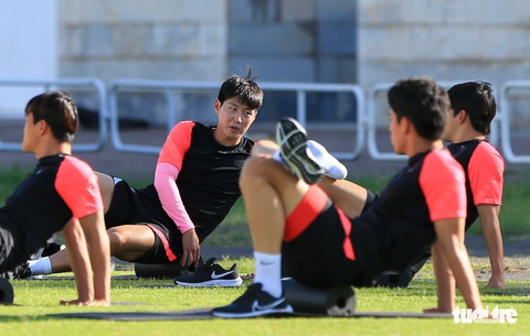 U23 Hàn Quốc tập đấu U23 Việt Nam, thần đồng Lee Kang In gây chú ý - Ảnh 3. U23 Hàn Quốc tập đấu U23 Việt Nam, thần đồng Lee Kang In gây chú ý - Ảnh 3.
