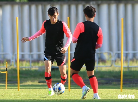 U23 Hàn Quốc tập đấu U23 Việt Nam, thần đồng Lee Kang In gây chú ý - Ảnh 5. U23 Hàn Quốc tập đấu U23 Việt Nam, thần đồng Lee Kang In gây chú ý - Ảnh 5.