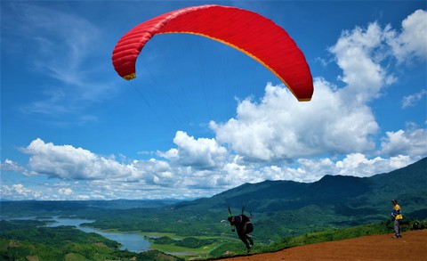 U70 vẫn bay lượn trên trời - Ảnh 5. U70 vẫn bay lượn trên trời - Ảnh 5.