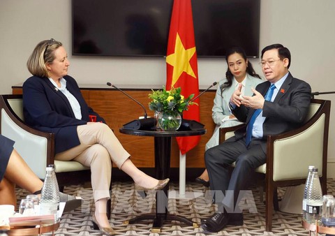 Chủ tịch Quốc hội Vương Đình Huệ tiếp Bộ trưởng Thương mại Anh - Ảnh 1. Chủ tịch Quốc hội Vương Đình Huệ tiếp Bộ trưởng Thương mại Anh - Ảnh 1.