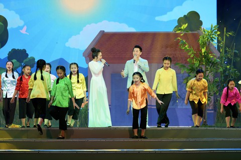 Nghệ sĩ Bạch Tuyết, Quang Linh, Đen Vâu… hát tôn vinh tình cảm gia đình - Ảnh 7. Nghệ sĩ Bạch Tuyết, Quang Linh, Đen Vâu… hát tôn vinh tình cảm gia đình - Ảnh 7.