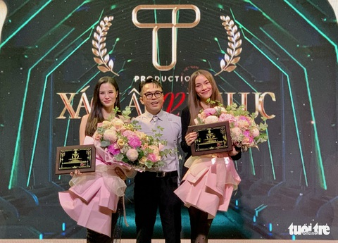 Hồ Ngọc Hà, Đông Nhi chúc mừng đạo diễn Trần Thành Trung xác lập 2 kỷ lục Việt Nam - Ảnh 2. Hồ Ngọc Hà, Đông Nhi chúc mừng đạo diễn Trần Thành Trung xác lập 2 kỷ lục Việt Nam - Ảnh 2.
