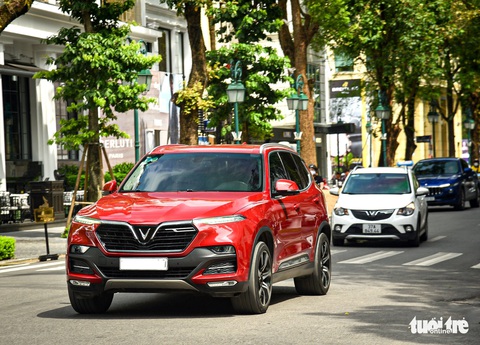 Cho áp dụng nhiều voucher, giá lăn bánh VinFast Lux A2.0 còn hơn 600 triệu đồng - Ảnh 2. Cho áp dụng nhiều voucher, giá lăn bánh VinFast Lux A2.0 còn hơn 600 triệu đồng - Ảnh 2.