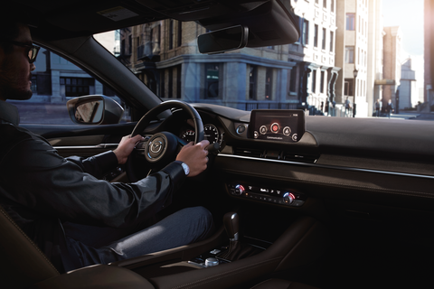 Bộ đôi giúp Mazda làm nên chuyện ở phân khúc sedan tầm giá dưới 1 tỉ đồng - Ảnh 3. Bộ đôi giúp Mazda làm nên chuyện ở phân khúc sedan tầm giá dưới 1 tỉ đồng - Ảnh 3.