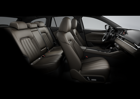 Bộ đôi giúp Mazda làm nên chuyện ở phân khúc sedan tầm giá dưới 1 tỉ đồng - Ảnh 4. Bộ đôi giúp Mazda làm nên chuyện ở phân khúc sedan tầm giá dưới 1 tỉ đồng - Ảnh 4.