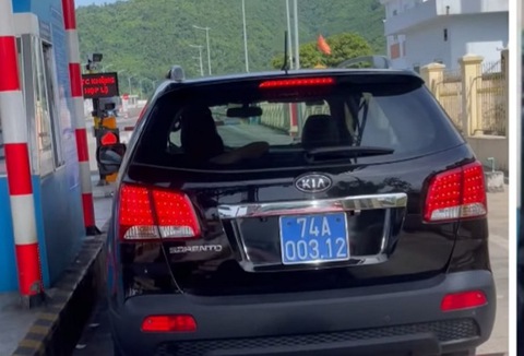 Bị tố không chịu mua vé qua hầm Hải Vân, sếp trên xe biển xanh nói gì? - Ảnh 1. Bị tố không chịu mua vé qua hầm Hải Vân, sếp trên xe biển xanh nói gì? - Ảnh 1.