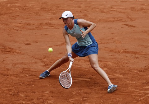 Swiatek vô địch Roland Garros, cân bằng kỷ lục của Venus Williams - Ảnh 1. Swiatek vô địch Roland Garros, cân bằng kỷ lục của Venus Williams - Ảnh 1.