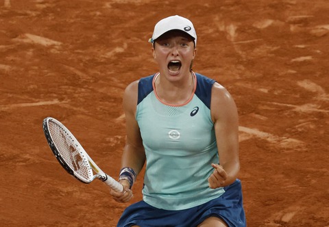 Swiatek vô địch Roland Garros, cân bằng kỷ lục của Venus Williams - Ảnh 3. Swiatek vô địch Roland Garros, cân bằng kỷ lục của Venus Williams - Ảnh 3.