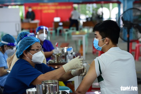 Vắc xin COVID-19 ế, Bộ Y tế phải thúc các tỉnh phải nhận ngay, vì sao? - Ảnh 1. Vắc xin COVID-19 ế, Bộ Y tế phải thúc các tỉnh phải nhận ngay, vì sao? - Ảnh 1.
