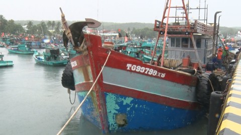 Cảnh sát biển liên tiếp bắt tàu cá vận chuyển dầu trái phép ở vùng biển Tây Nam - Ảnh 1. Cảnh sát biển liên tiếp bắt tàu cá vận chuyển dầu trái phép ở vùng biển Tây Nam - Ảnh 1.