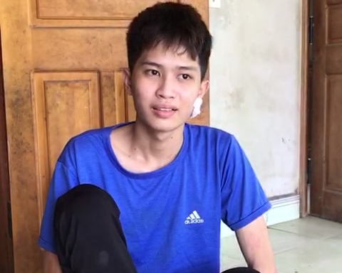 Thanh niên sống sót kỳ diệu trong vụ xe hổ vồ lật đè chết 3 người: Tôi ôm đầu, chui xuống sàn xe - Ảnh 1. Thanh niên sống sót kỳ diệu trong vụ xe hổ vồ lật đè chết 3 người: Tôi ôm đầu, chui xuống sàn xe - Ảnh 1.