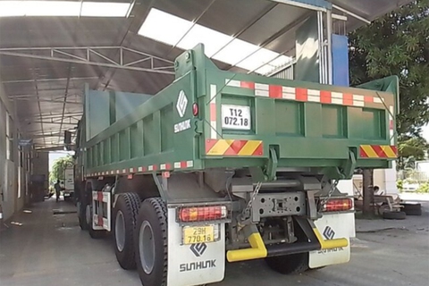 Xe hổ vồ lật đè chết 3 người: thùng xe nguyên bản hơn 10m3, chủ xe tự cơi nới lên gần 29m3 - Ảnh 2. Xe hổ vồ lật đè chết 3 người: thùng xe nguyên bản hơn 10m3, chủ xe tự cơi nới lên gần 29m3 - Ảnh 2.