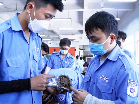 Doanh nghiệp ngoại khát nhân lực, lương 41 triệu đồng/tháng vẫn khó kiếm người - Ảnh 1. Doanh nghiệp ngoại khát nhân lực, lương 41 triệu đồng/tháng vẫn khó kiếm người - Ảnh 1.
