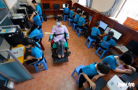 Ước mơ của thầy giáo từng vượt bão cuộc đời - Ảnh 1. Ước mơ của thầy giáo từng vượt bão cuộc đời - Ảnh 1.