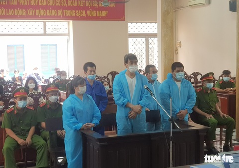 Xét xử cựu cán bộ hải quan An Giang và đồng phạm buôn lậu hơn 100 tấn đường cát - Ảnh 1. Xét xử cựu cán bộ hải quan An Giang và đồng phạm buôn lậu hơn 100 tấn đường cát - Ảnh 1.