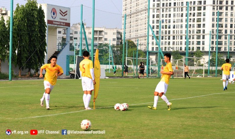 HLV trưởng U19 Việt Nam buồn vì thiếu cầu thủ giỏi - Ảnh 2. HLV trưởng U19 Việt Nam buồn vì thiếu cầu thủ giỏi - Ảnh 2.