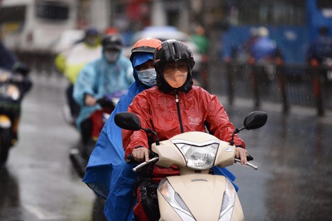 Miền Nam ngày có nắng nóng, chiều tối mưa dông - Ảnh 1. Miền Nam ngày có nắng nóng, chiều tối mưa dông - Ảnh 1.