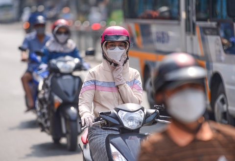 Hà Nội mới sáng đã có mưa, TP.HCM ban ngày nóng oi bức - Ảnh 1. Hà Nội mới sáng đã có mưa, TP.HCM ban ngày nóng oi bức - Ảnh 1.