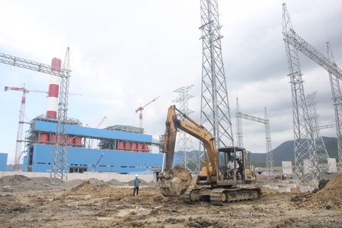 Vượt nắng thắng mưa trên công trường điện - Ảnh 9. Vượt nắng thắng mưa trên công trường điện - Ảnh 9.
