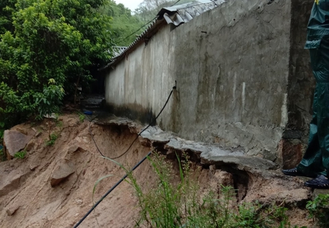 Sơ tán gần 100 hộ dân ở vùng cao Mường Lát để tránh mưa lớn, lũ quét - Ảnh 2. Sơ tán gần 100 hộ dân ở vùng cao Mường Lát để tránh mưa lớn, lũ quét - Ảnh 2.