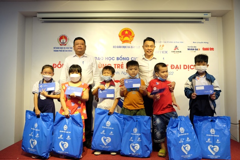 Thêm 48 học sinh được “tiếp sức” bằng học bổng “Đồng hành trẻ mồ côi vượt đại dịch” - Ảnh 2. Thêm 48 học sinh được “tiếp sức” bằng học bổng “Đồng hành trẻ mồ côi vượt đại dịch” - Ảnh 2.